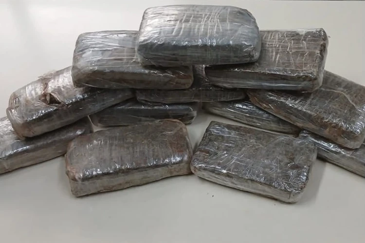 Cipe Sudoeste apreende 12 kg de drogas em matagal na cidade de Iuiu