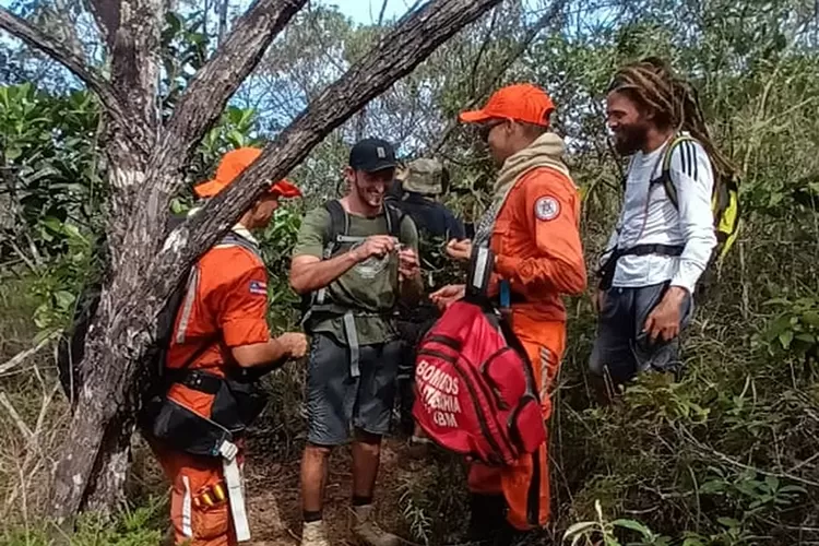 Turistas israelenses são resgatados na Cachoeira da Fumaça em Palmeiras