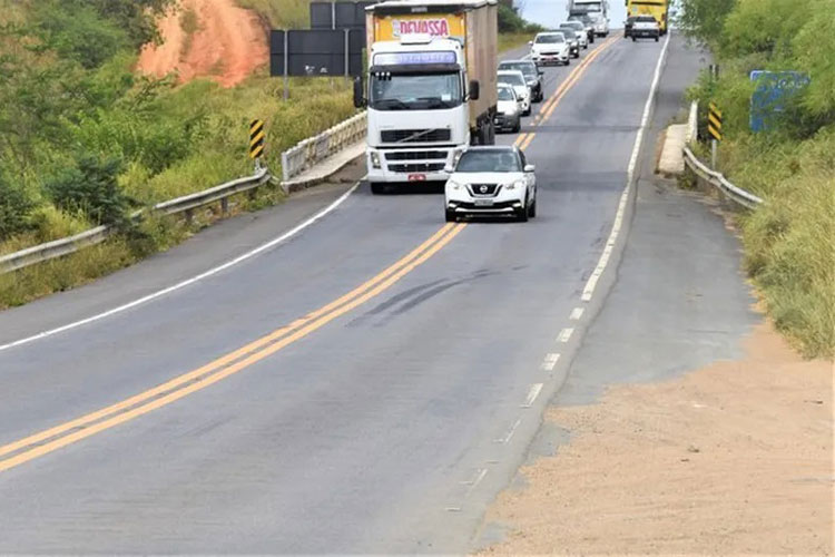 PRF registra 99 ultrapassagens irregulares em estradas federais que cortam a Bahia