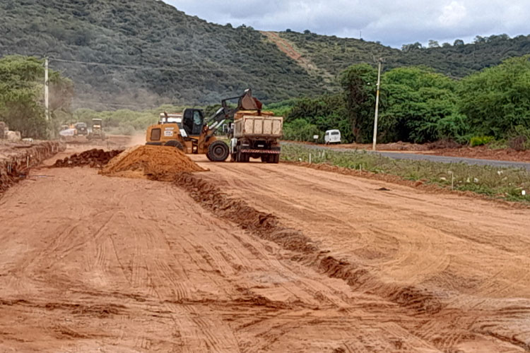 Via marginal à linha férrea busca interligar futuro anel viário ao centro de Brumado, diz secretário