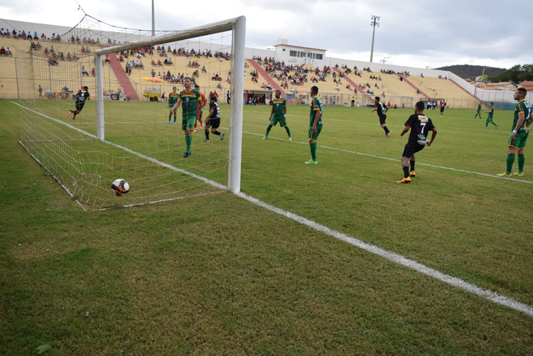 Em jogo morno, Vitória vence o Boleiros e se classifica para as semifinais do brumadense de futebol
