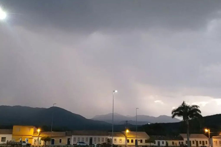 Rio de Contas: Chuva ajuda no combate de incêndio florestal na Serra das Almas