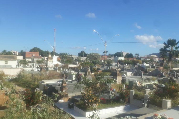Cemitério Municipal de Guanambi entra em colapso e não há mais vagas para abertura de covas