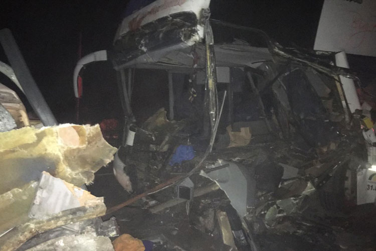 Grave acidente com ônibus de romeiro deixa 3 mortos e diversos feridos entre Caetité e Igaporã