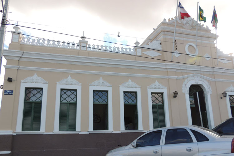 Motorista é afastado após ser flagrado com adolescente em carro de prefeitura de Vitória da Conquista