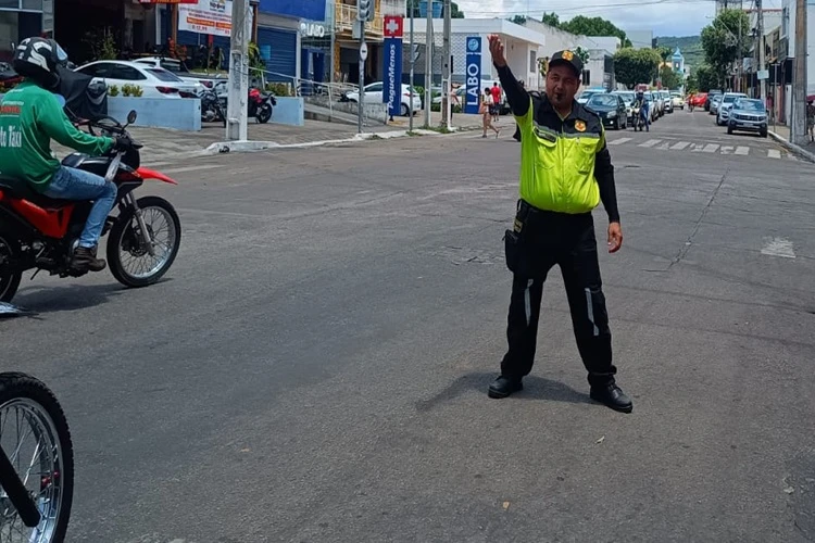 Comerciantes são prejudicados devido à falta de energia elétrica em Brumado 