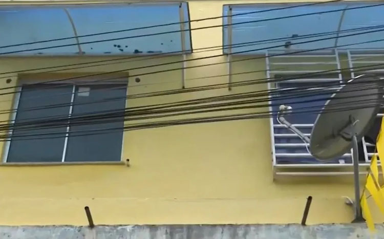 Criança cai do primeiro andar de prédio após grade ceder em Itabuna