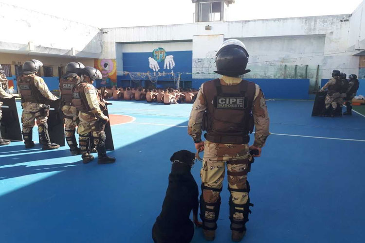 Inspeção acha 26 celulares com detentos no presídio de Vitória da Conquista