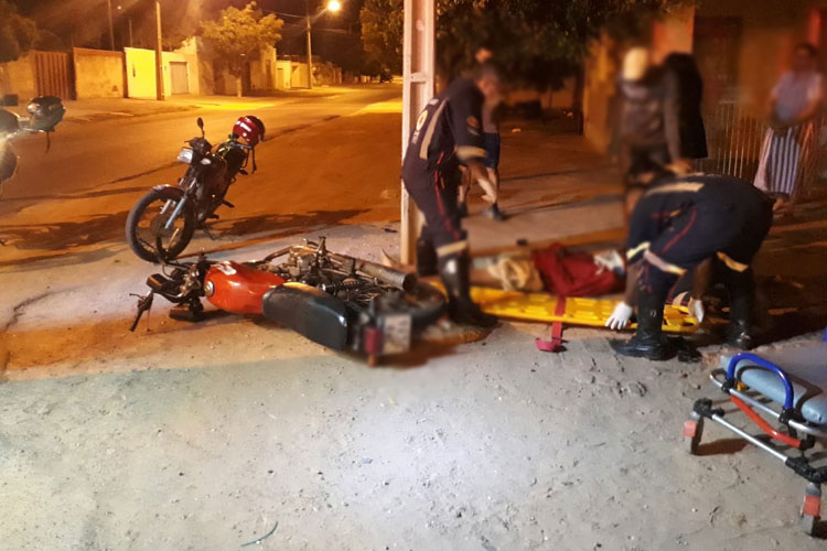 Guanambi: Jovem de 24 anos sofre traumatismo craniano após colidir motocicleta em poste