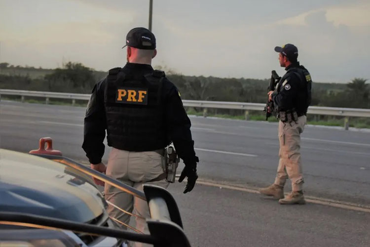 PRF faz operação de Natal em rodovias baianas