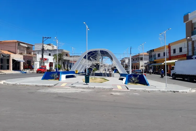 Governador e Prefeito entregam obras de infraestrutura e saúde em Malhada de Pedras