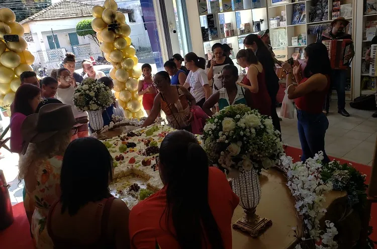 Brumado: Perinalva Dias celebra aniversário com clientes e amigos da Pax Nacional