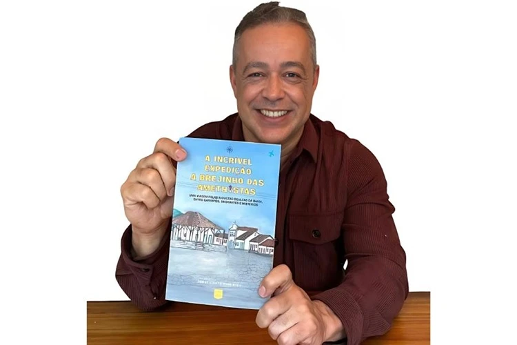 Escritor de Caetité lança livro que retrata a história de Brejinho das Ametistas
