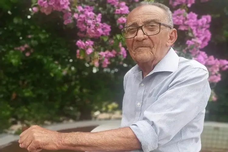 Idoso de 91 anos está à procura de familiares em Livramento de Nossa Senhora