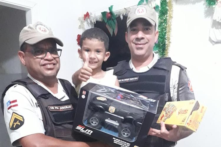 Brumado: Criança que sonha em ser policial ganha viatura de brinquedo no natal