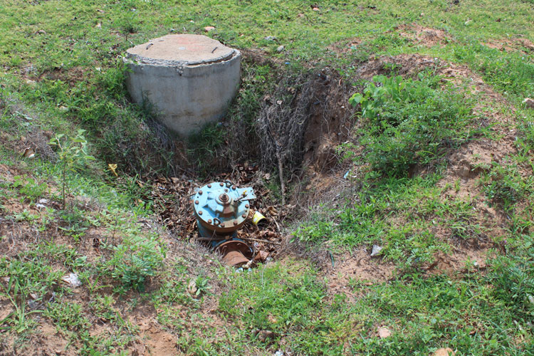 Brumado: Embasa é cobrada por deixar canalização exposta gerando riscos à segurança no Campo Seco