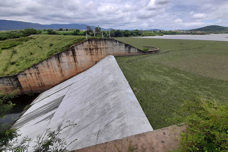 Brumado: Vertedouro da Barragem do Rio do Antônio apresenta vazamento após manutenção