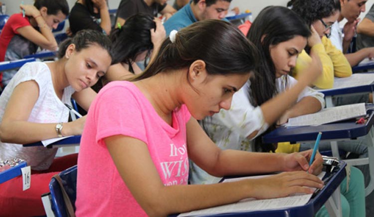 Estudantes baianos podem requerer aproveitamento de estudos para conclusão do ensino médio