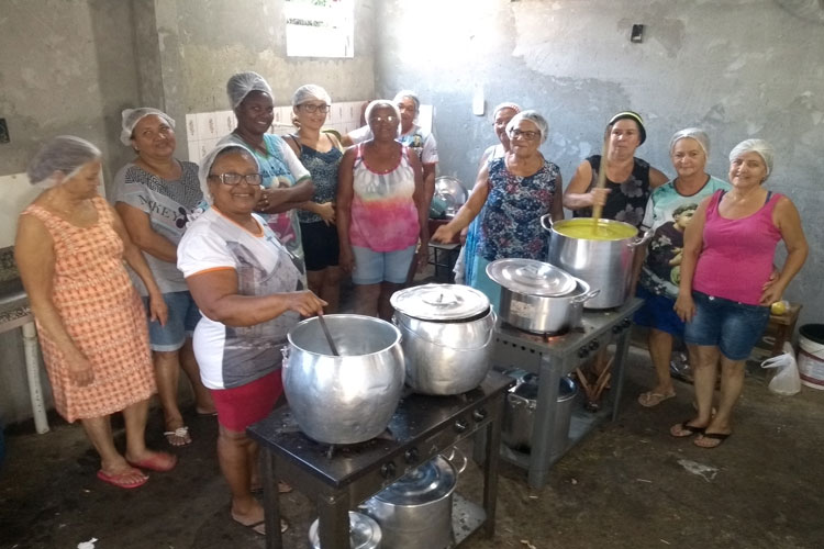 Devotas contam causos e mantêm tradição a Santo Antônio em Brumado