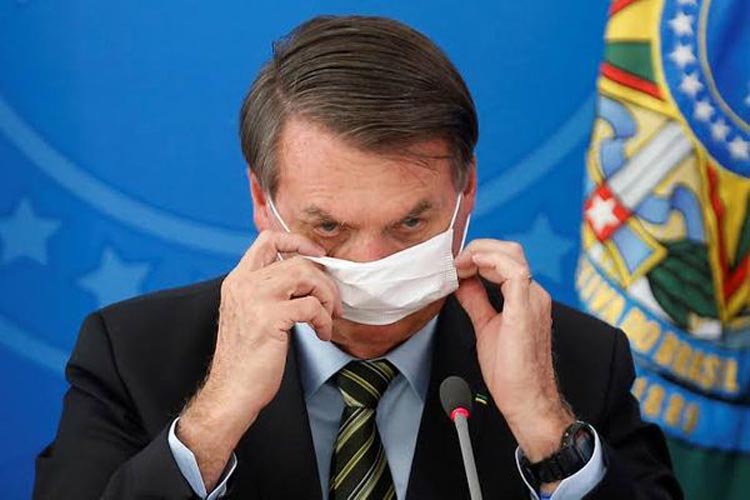 Deputados derrubam veto de Bolsonaro sobre uso de máscara