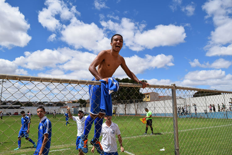 Magnesita sai na frente do Vitória em jogo de 07 gols na decisão do brumadense de futebol sub-20