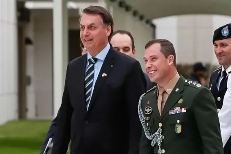 Jair Bolsonaro é alvo da PF por suspeita de fraude em cartões de vacinação
