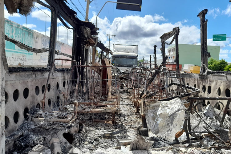 Brumado: 'Foi um ato de vandalismo comandado pelo diabo', diz apóstolo sobre ônibus incendiado