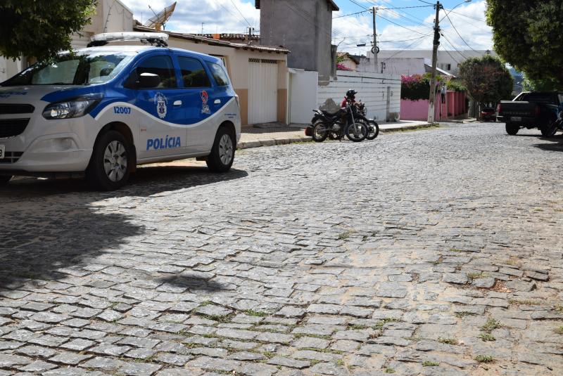 Família fica refém de bandidos durante roubo de joias em Brumado