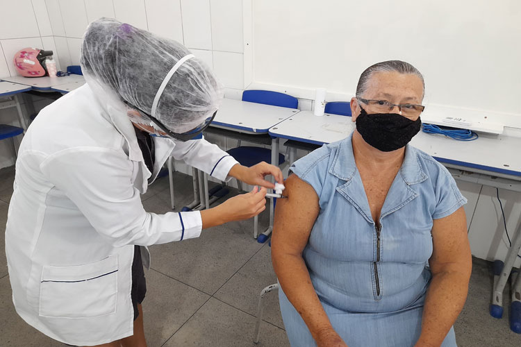 Vacinação contra Covid-19 segue programação da segunda dose em Brumado