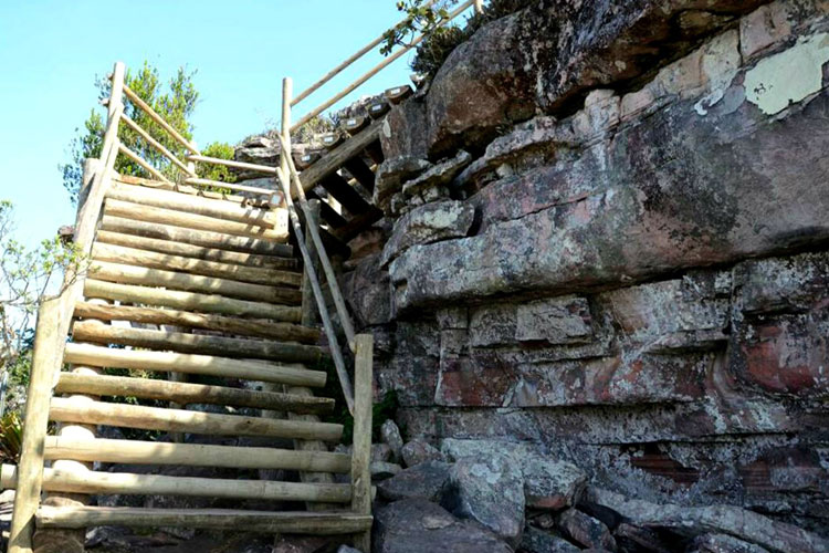 Morro do Pai Inácio ganha escadaria para facilitar subida aos 1.150 metros