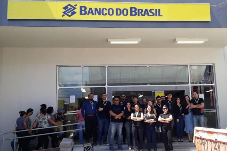 Funcionários do Banco do Brasil protestam contra desmonte da instituição em Guanambi