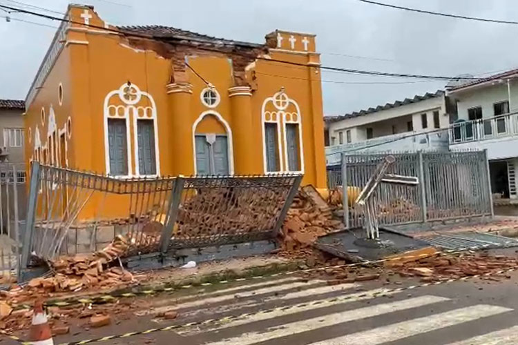 Parte de igreja centenária desaba após chuva o oeste da Bahia