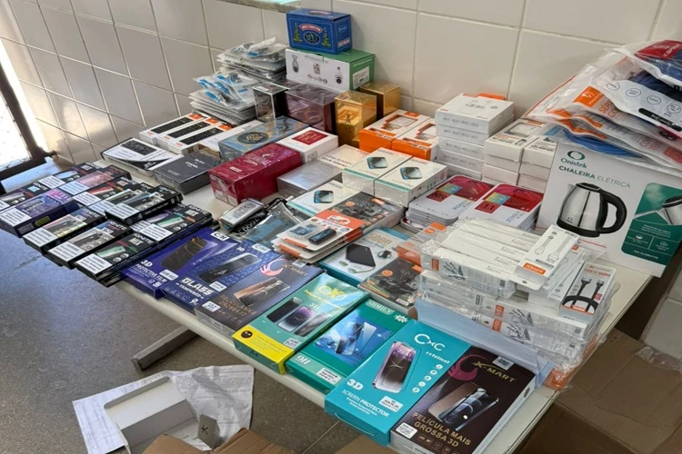 PRE apreende aparelhos eletrônicos, telas e baterias sem nota fiscal em Guanambi