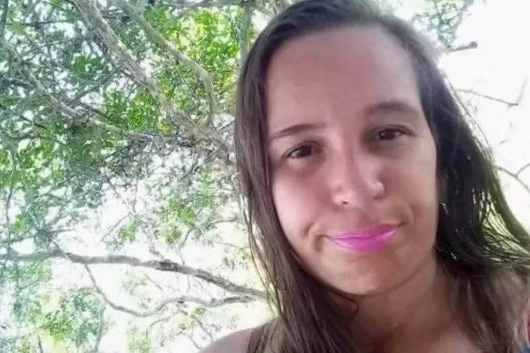 Mulher de 34 anos é morta a facadas dentro de casa em Uauá