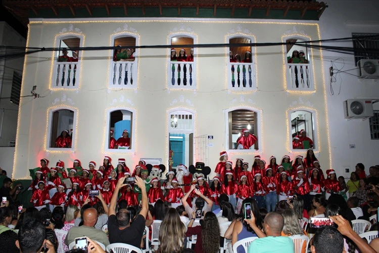 Prefeito inaugura circuito do Natal Luz em Brumado