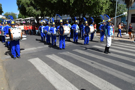 Escola particular abre desfile cívico do 7 de setembro em Brumado