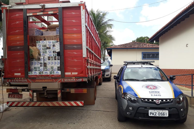 Polícia apreende veículo com carga de cigarros importados sem nota fiscal avaliada em R$ 1 milhão