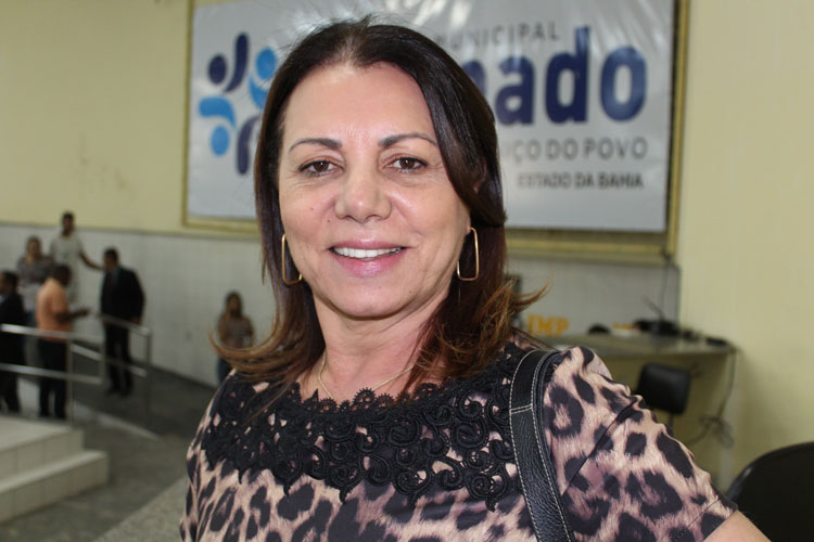 Brumado: Ilka Abreu cobra monitores nos ônibus escolares da frota municipal