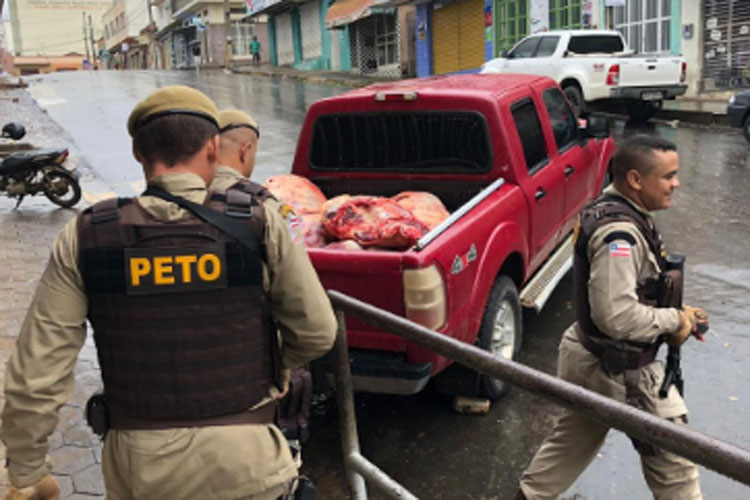 Adab apreende 620 kg de carne clandestina em açougue na cidade de Caetité