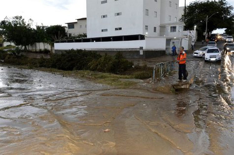 Prefeitura decreta situação de emergência após chuva causar estragos em Conquista