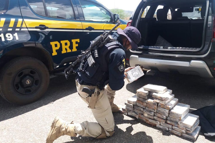 Jequié: Homem é preso com 44 kg de cocaína embaladas com foto de Pablo Escobar