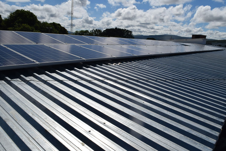 Secretaria Estadual de Meio Ambiente parabeniza Câmara de Brumado por aprovar projeto de energia solar