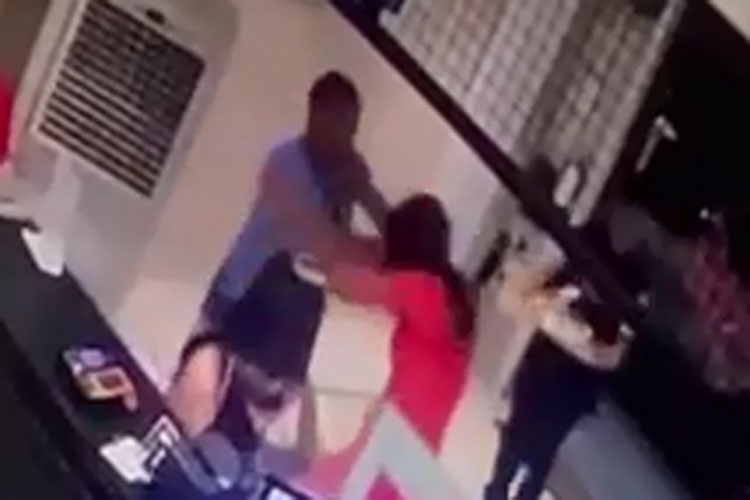 Vídeo mostra homem agredindo mulher dentro de lanchonete em Guanambi