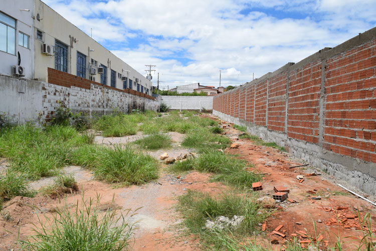 Brumado: Praça se tornará ilha com criação de rua lateral ao prédio do Legislativo