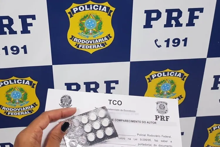 PRF autua caminhoneiro com drogas para retardar o sono em Jequié