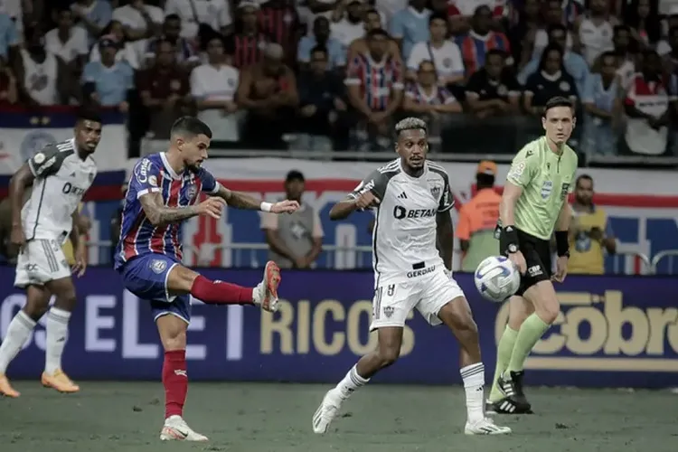 Bahia goleia o Atlético-MG e garante a permanência na Série A