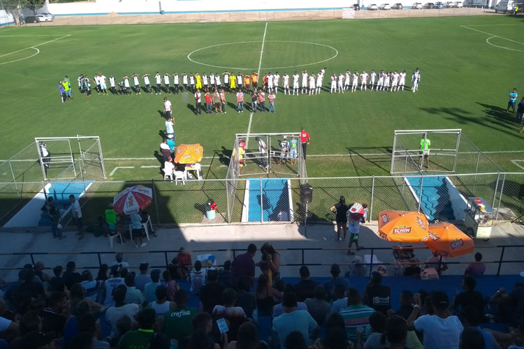 Bom público e jogo morno marcam a abertura do Brumadense de Futebol 2018