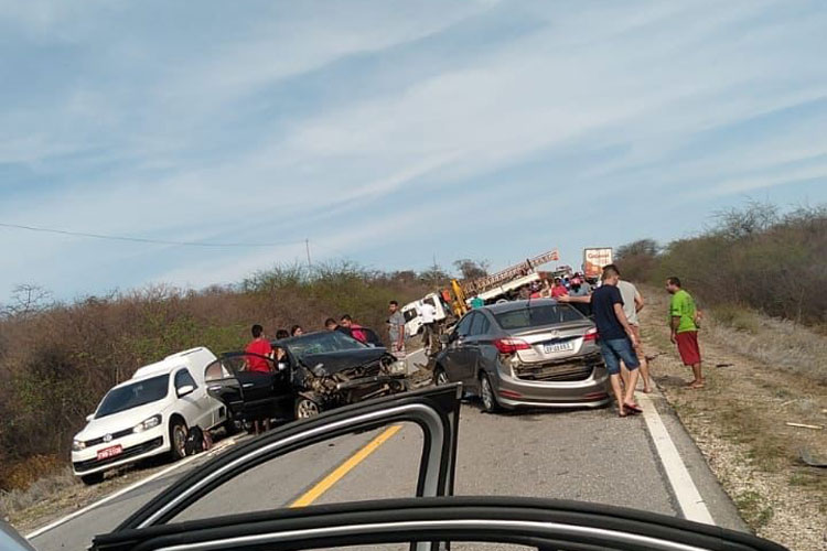 Brumado: Motociclista morre na BR-030 e carreta desgovernada provoca acidente ferindo policiais