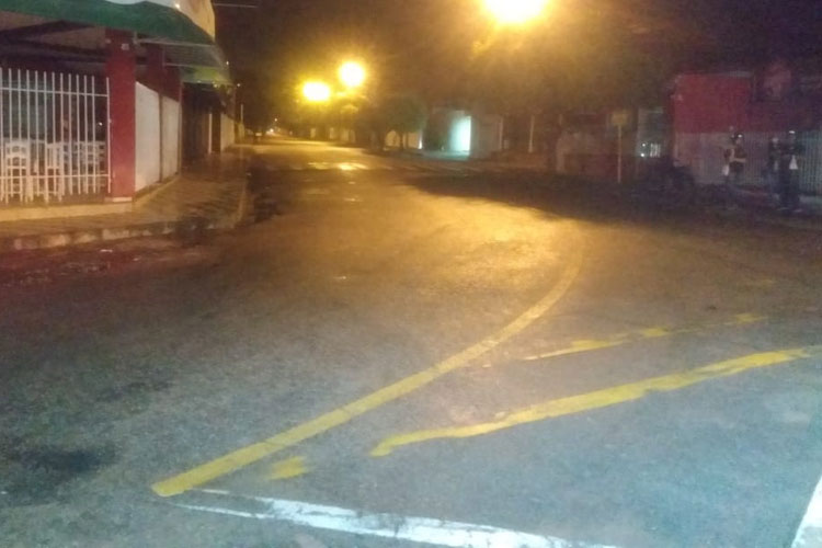 Ruas ficam vazias na primeira noite de toque de recolher em Brumado