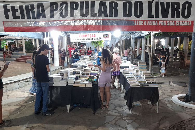 Brumado recebe feira popular do livro; 2 mil títulos ao custo promocional de R$ 20